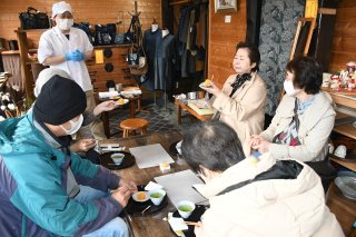3面：観光客をまちなかへ　「城下町高田」魅力発信　１２月までモニターツアー実施