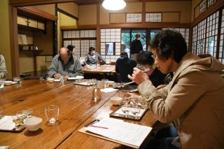 3面：観光客をまちなかへ　「城下町高田」魅力発信　１２月までモニターツアー実施