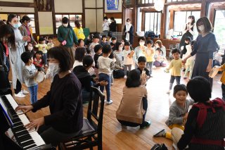 11面：ピアノの曲で親子楽器遊び　紅葉幼稚園とＰＴＡもみじ会