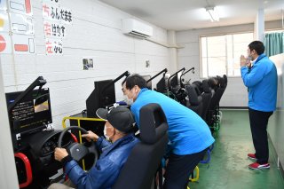 14面：高齢運転者対象に講習　反応速度検査・「サポカー」体験　交通安全へ確認　糸魚川市と関係団体