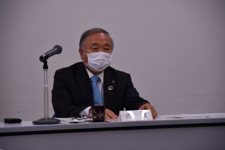 1面：新型コロナ、補正で対応　糸魚川市米田市長 定例記者懇談会　提出議案など説明