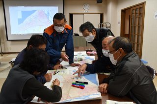 14面：住民向けに防災学習会　糸魚川市「たざわの輪」環境整備部会　避難場所など情報共有