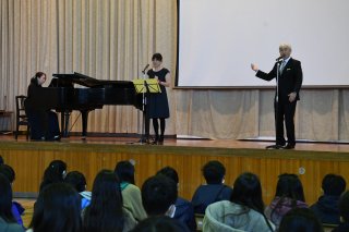10面：上野教授ら演奏披露　稲田小６年生キャリア教育