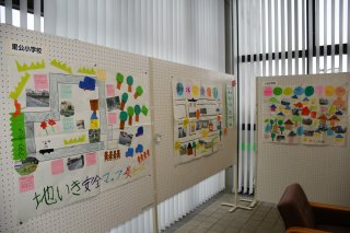 3面：地域の安全守る　三和区の３校４年生マップを制作　総合事務所１階で展示