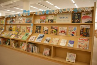 10面：冬の楽しみ紹介　１２、１月テーマ展示　高田図書館