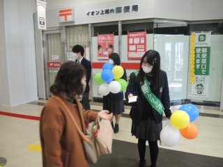3面：高田東ＲＣ年末の献血呼び掛け　大型店で高校生も