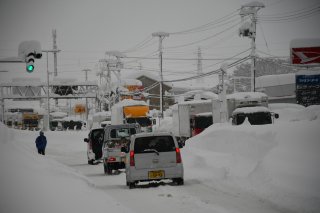 9面：記録的な大雪と暴風　極値更新、各地で被害　新潟地方気象台気象速報