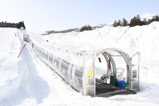 7面：雪上体験エリア「ヒヅメ」新設　専用斜面で遊具楽しむ　ロッテアライリゾート②