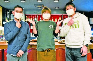 1面：オリジナルマスクを配布　糸魚川市内外企業コラボし製作　「しゃもじやひらり」オープン１周年に