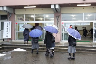 15面：ようやく入学試験　大雪で２度の延期　県立直江津中等教育学校