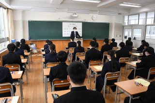 13面：私立高校入試１９日から延期　大きな混乱なく実施
