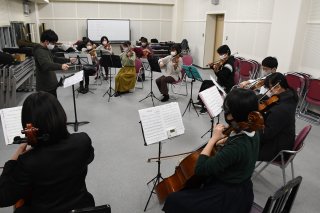 11面：地域の人たちに元気を　上教大管弦楽団１３日に定演　本年度の活動結集