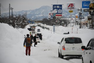 〈１月豪雪振り返る〉市民生活直撃 不安な日々　移動に制約、物流停滞
