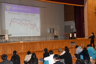 7面：政治に関心高めて　新井高で県選管出前授業