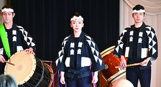 1面：「鼓童」エール・プロジェクト　演奏で元気、笑顔届ける　メンバー７人来訪　糸魚川市でミニコンサート