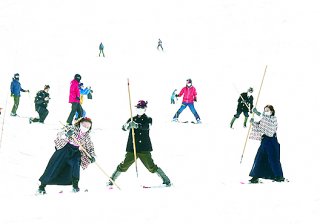 1面：日本スキー発祥１１０周年記念事業　初めて「一本杖スキー」　上越市のレルヒの会来訪　伝統の滑走披露　糸魚川シーサイドバレースキー場