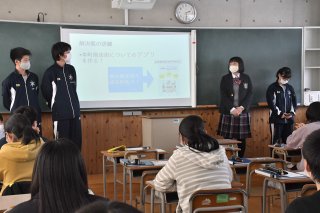 14面：地域課題解決へ提言　高田高１年生探究学習　テーマ別に発表会