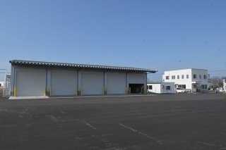 4面： 倉庫業参入も視野　県営南部産業団地に新社屋が完成　イノウエ運輸