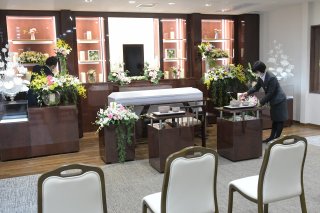 3面：８日開業「直江津東へいあん」　家族葬ホール完成　好立地生かし広域需要　平安セレモニー