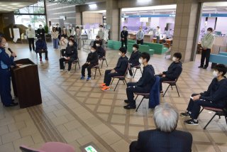 13面：糸魚川市の小中学生が全国大会ヘ　市長に意気込み表明　市役所表敬し激励受ける
