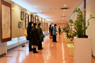 1面：明るく楽しく成果披露　コロナ禍２年ぶり、舞台発表と作品展示　２１日まで糸魚川市文化協会フェス