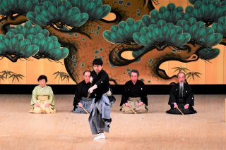 1面：明るく楽しく成果披露　コロナ禍２年ぶり、舞台発表と作品展示　２１日まで糸魚川市文化協会フェス