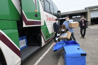 1面：高速バス利用「貨客混載」商品輸送スタート　上越→新潟