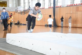 3面：楽しくラグビー展開　上越、糸魚川市で体験会　ワセダクラブ北信越支部