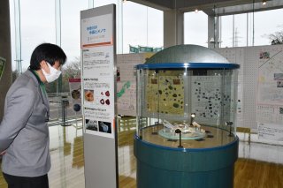 1面：糸魚川産出の水晶、メノウ紹介　ＦＭＭでミニ企画展