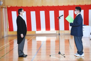 6面：新入生１２人が第一歩　夢、目標へ努力誓う　吉川高等特別支援学校入学式