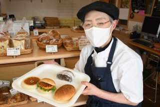 1面：パンで盛り上げ商店街　１０日に高田本町春のパン祭り　アーケード下にブース