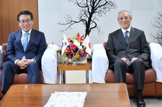 2面：友好の絆深めたい　駐新潟韓国総領事が村山市長を表敬　上越市