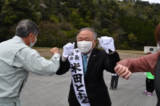 2面：〈糸魚川市長選・市議選〉１７日まで選挙戦　市長、市議各候補者　最後のお願い