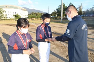 9面：中学でも続けて　６年生最後のプレー　雲門寺杯学童野球