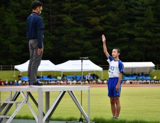 １面：自己ベストへ力発揮　３年ぶり１５校から選手一堂　糸魚川市小学生親善陸上競技大会