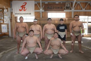 １３面：海洋高相撲部 団体と個人上位目指す １８日から全国選抜大会　高知市春野で