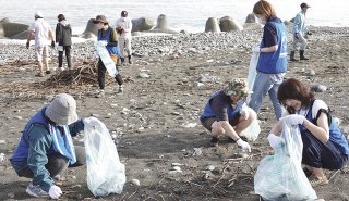 １４面：地元の海岸きれいに　流木など回収 青海地域で一斉清掃　糸魚川市