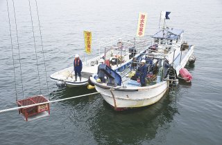 １面：海底熟成で新たな価値日本酒ワイン　直江津港で調査　上越建設工業など着手